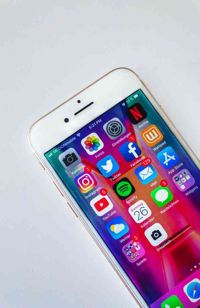 Social Media c sara kurfess unsplash