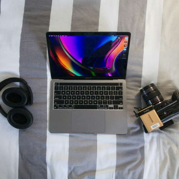 Laptop c matthew de livera GRZFC b5 Tk unsplash